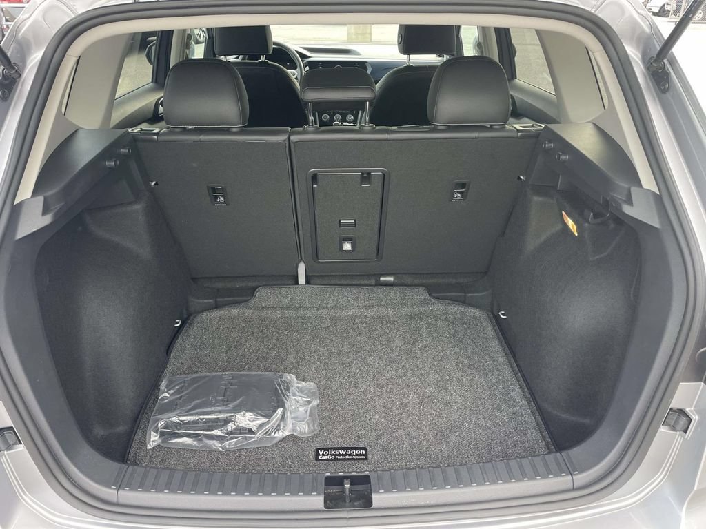 Certified 2023 Volkswagen Taos SE FWD image 11