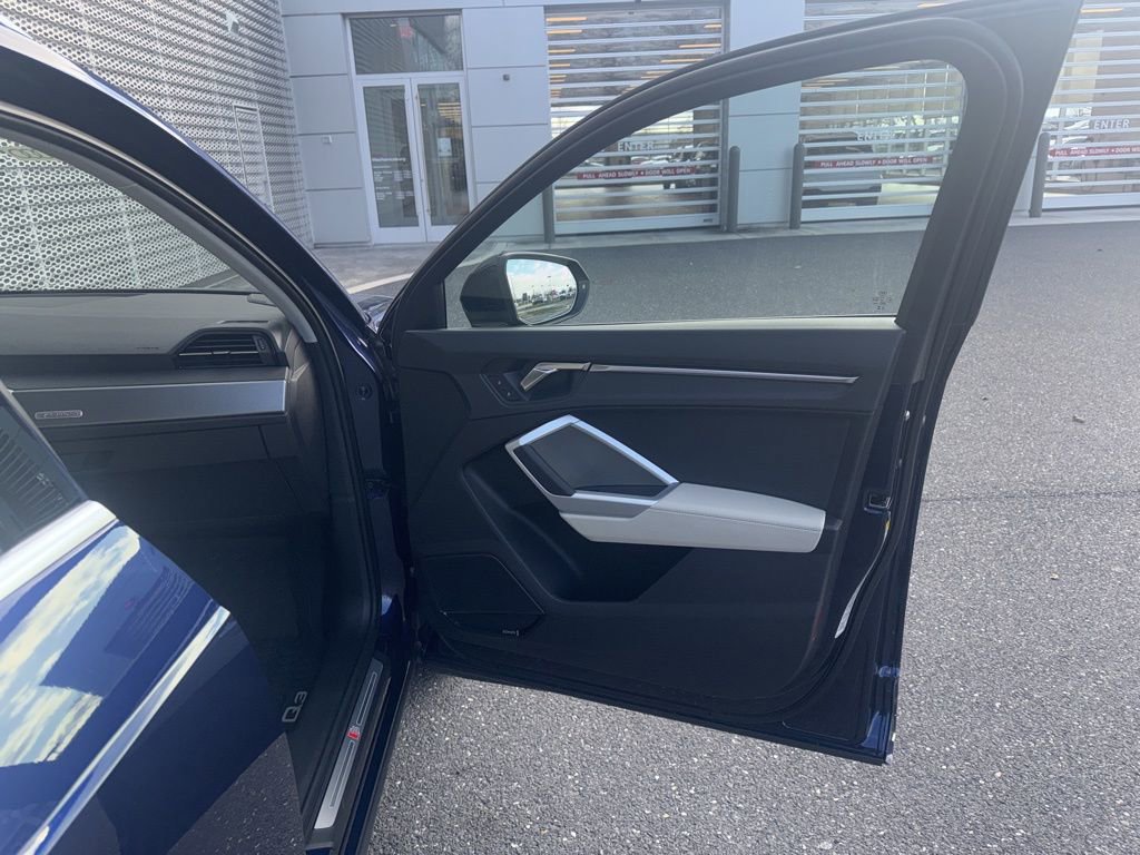 Certified 2025 Audi Q3 2.0T Premium Plus w/ Premium Plus Package AWD/4WD image 7