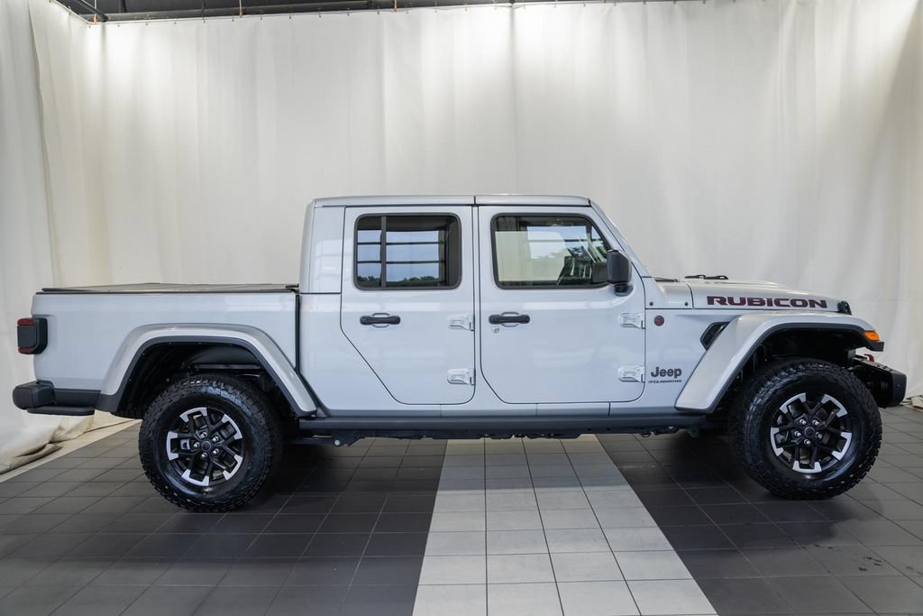 Used 2024 Jeep Gladiator Rubicon AWD/4WD image 3