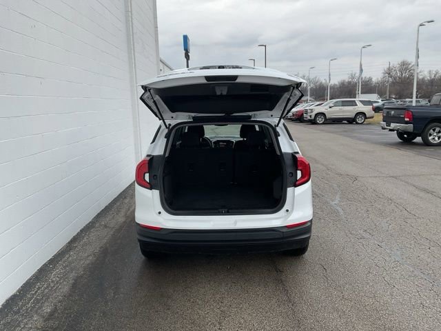 Used 2024 GMC Terrain SLE image 7