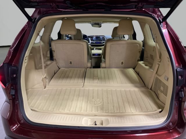 Used 2018 Toyota Highlander XLE AWD/4WD image 22