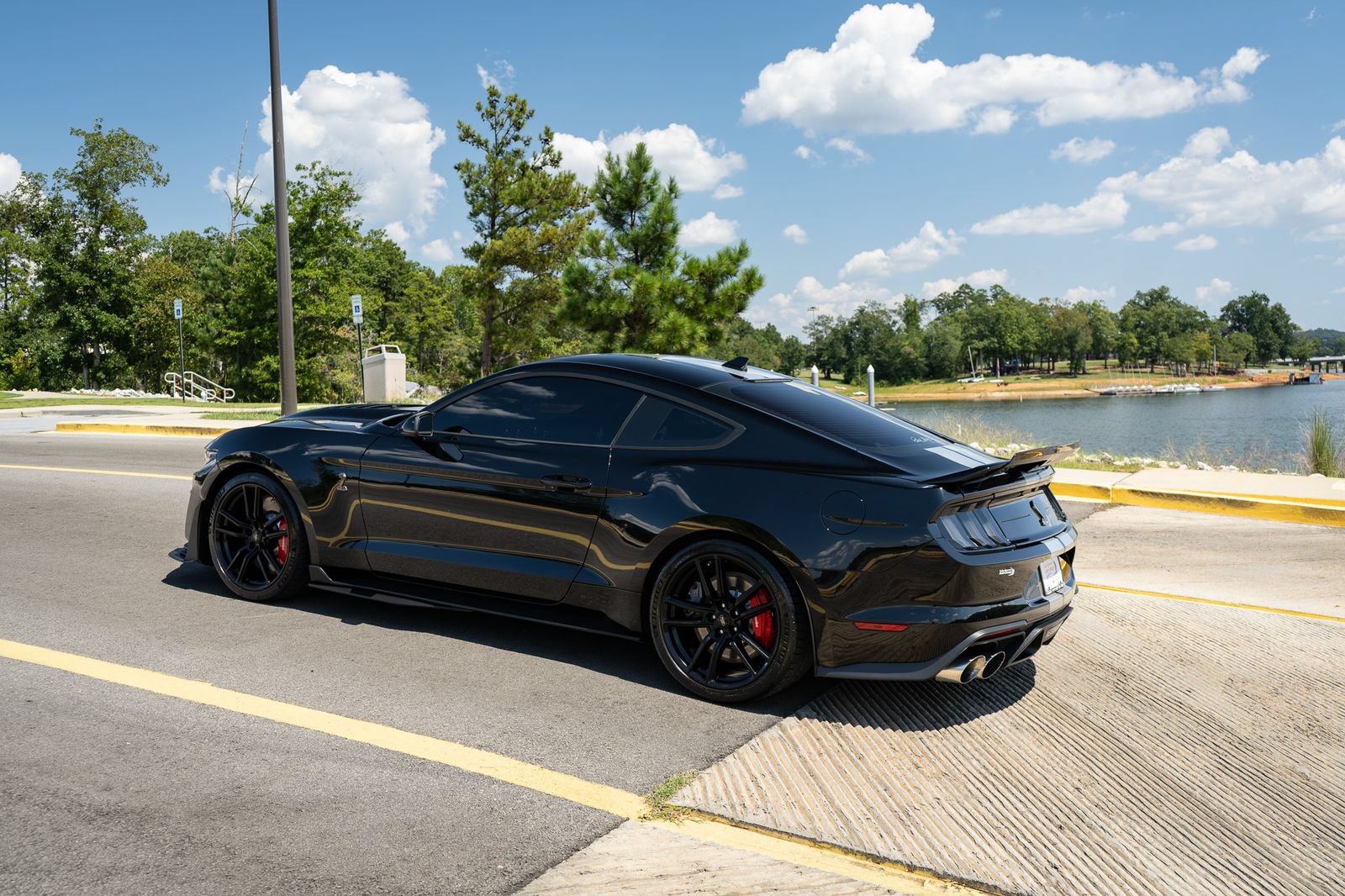 Used 2021 Ford Mustang Shelby GT500 w/ Technology Package RWD image 29