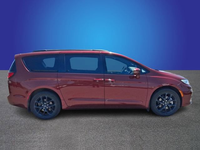 Used 2022 Chrysler Pacifica Touring-L w/ Uconnect Theater Family Group AWD/4WD image 4