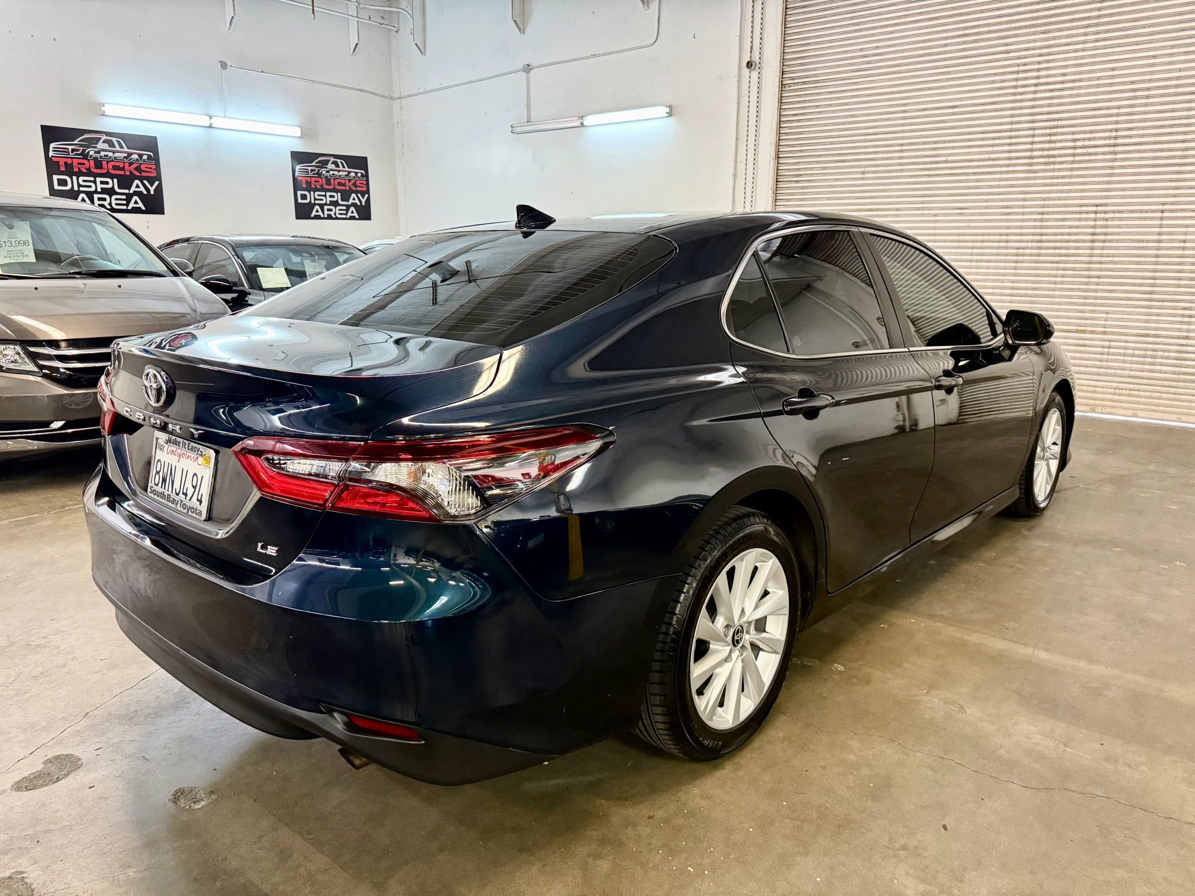 Used 2021 Toyota Camry LE w/ Convenience Package FWD image 5