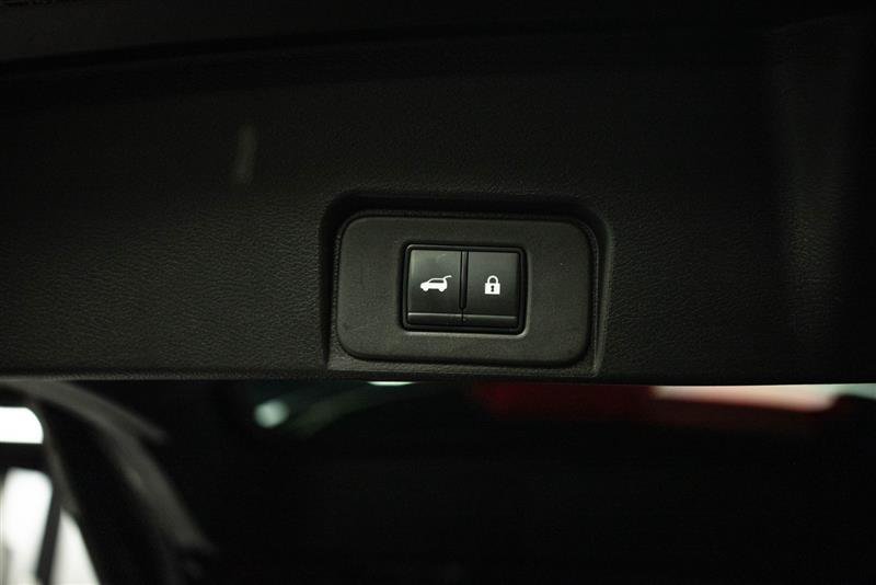 Used 2025 Nissan Rogue SV FWD image 8