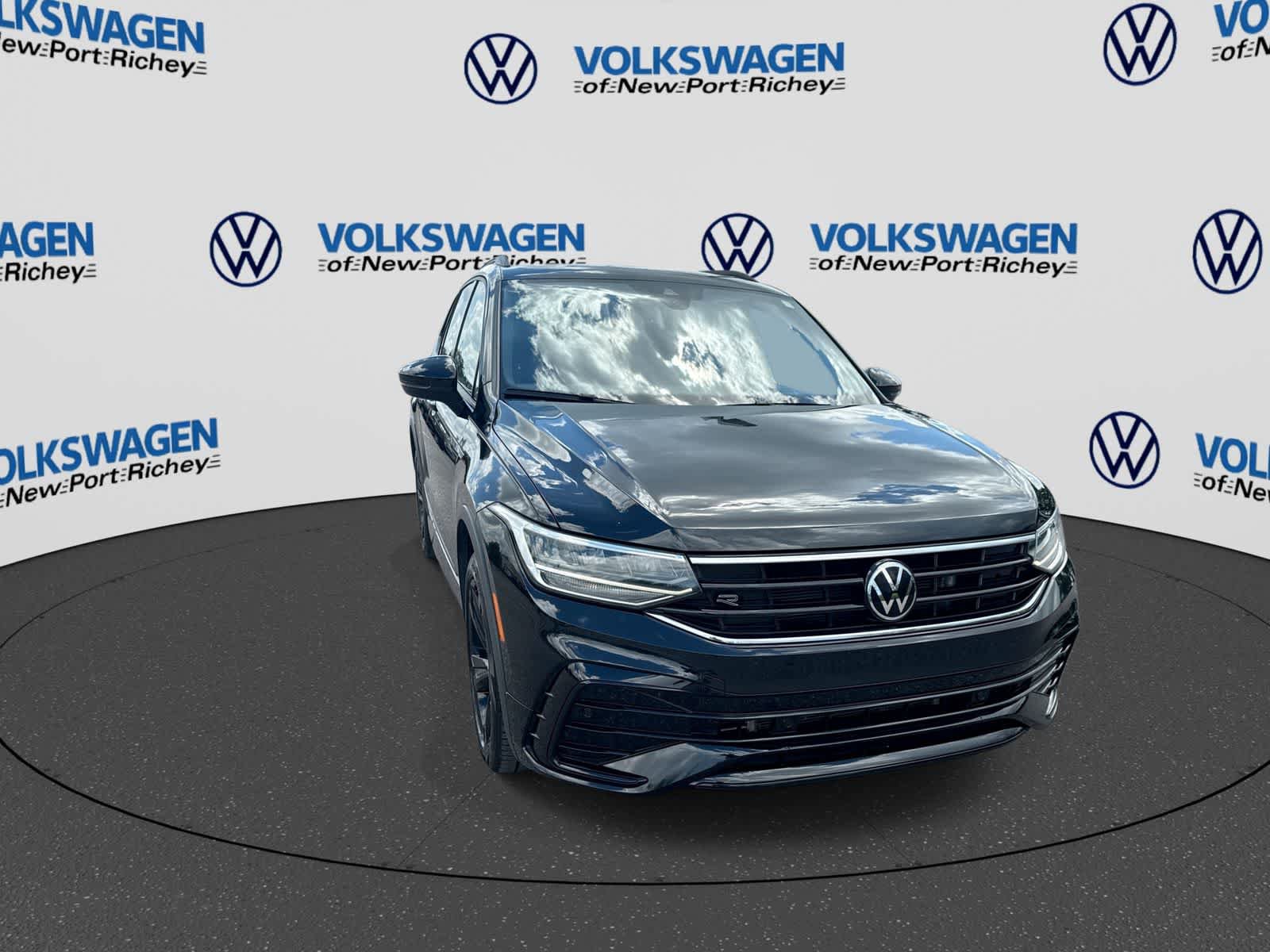 Used 2024 Volkswagen Tiguan SE R-Line FWD image 16