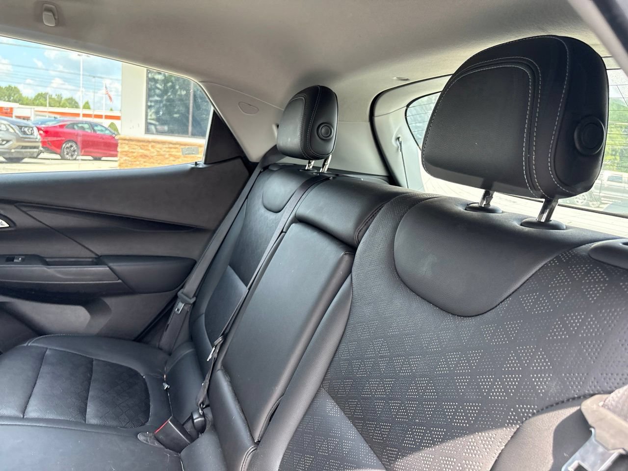 Used 2022 Chevrolet Bolt LT w/ Infotainment Package FWD image 4