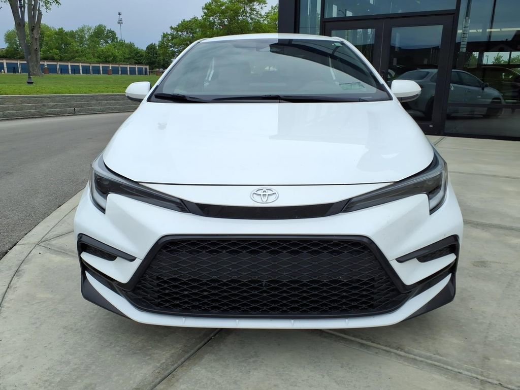 Used 2023 Toyota Corolla SE FWD image 2
