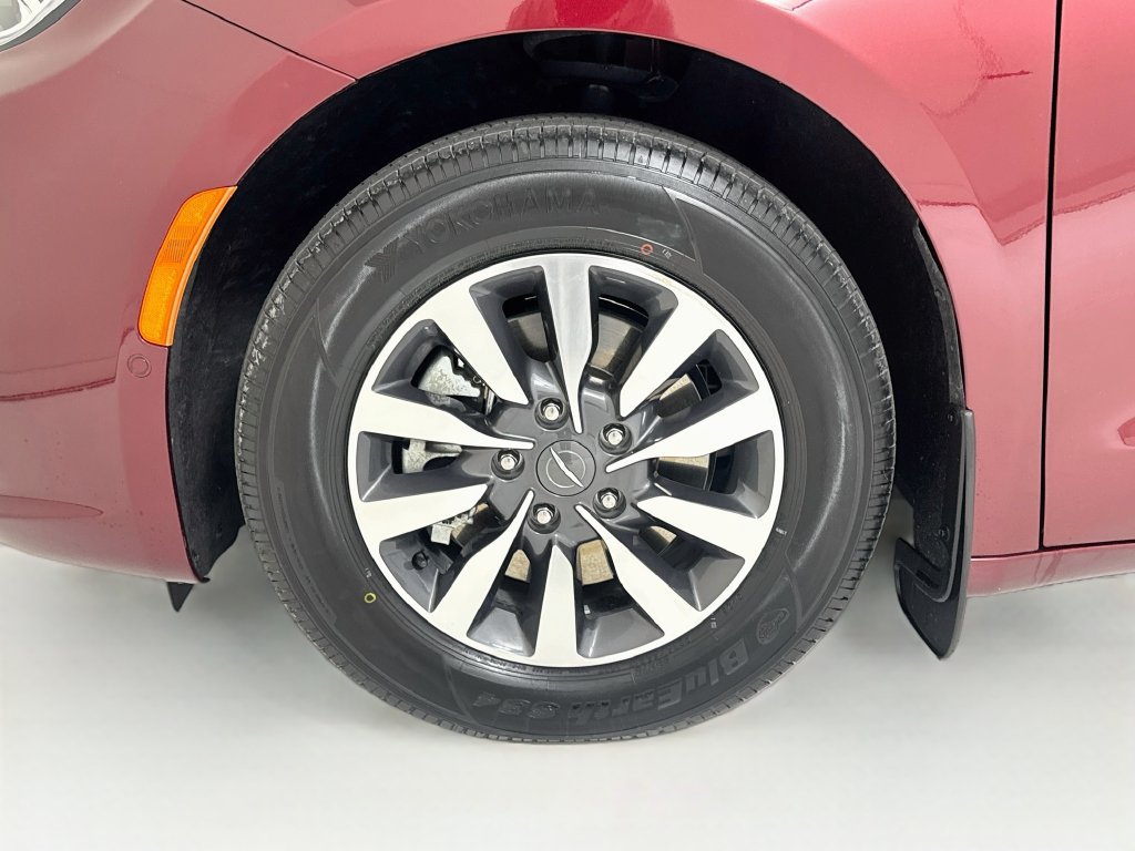 Used 2021 Chrysler Pacifica Touring-L FWD image 31