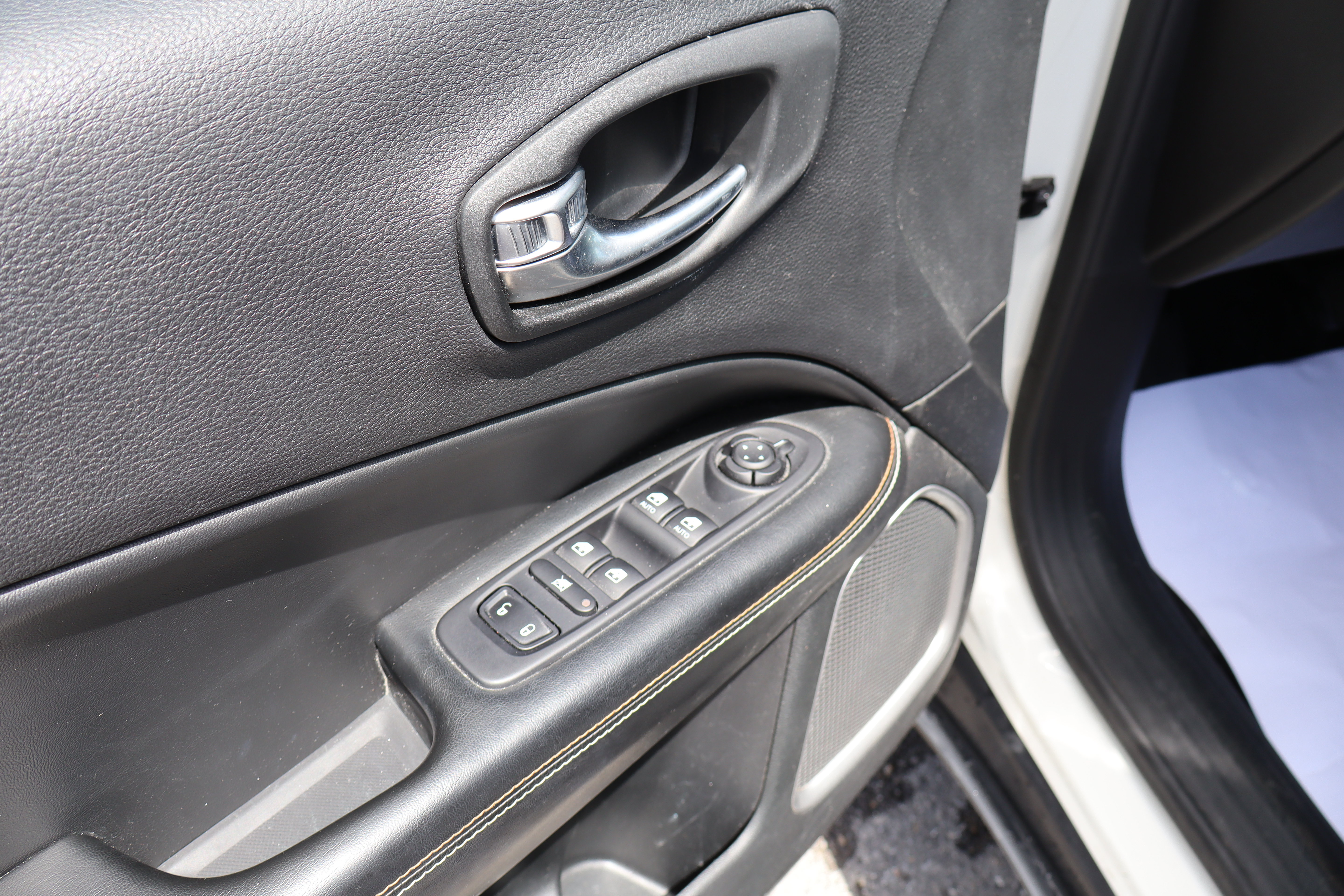 Used 2019 Jeep Compass Sport AWD/4WD image 27