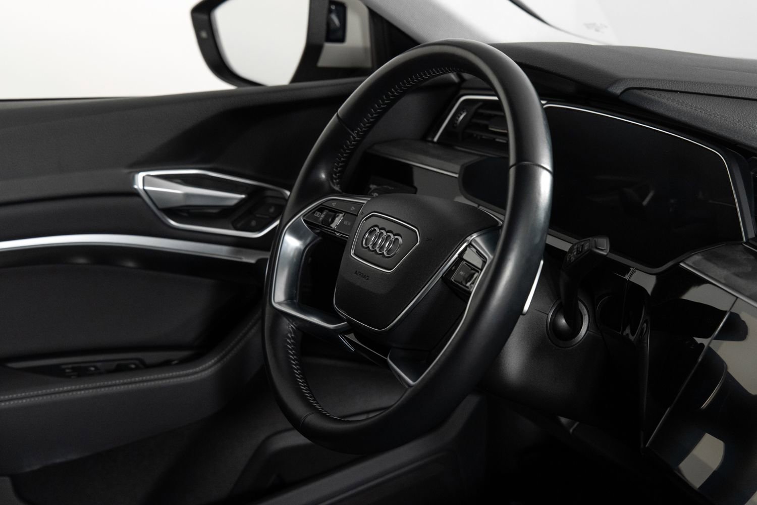 Used 2021 Audi e-tron Premium w/ Convenience Plus Package image 23