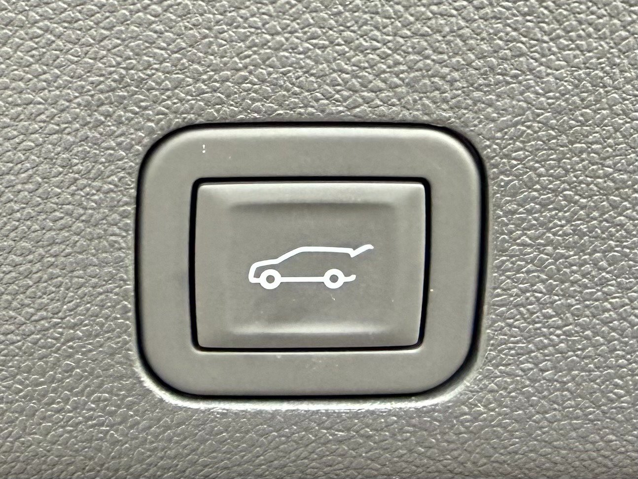 Used 2025 Cadillac Escalade Sport Platinum w/ LPO, Floor Liner Package AWD/4WD image 42
