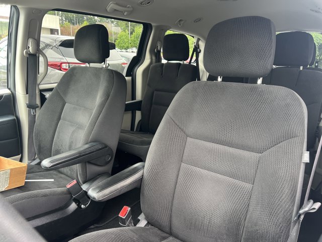 Used 2019 Dodge Grand Caravan SE w/ UConnect Hands-Free Group FWD image 9