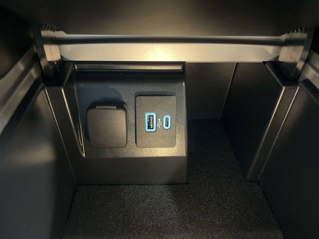 Used 2022 Ford Explorer XLT w/ Equipment Group 202A image 18