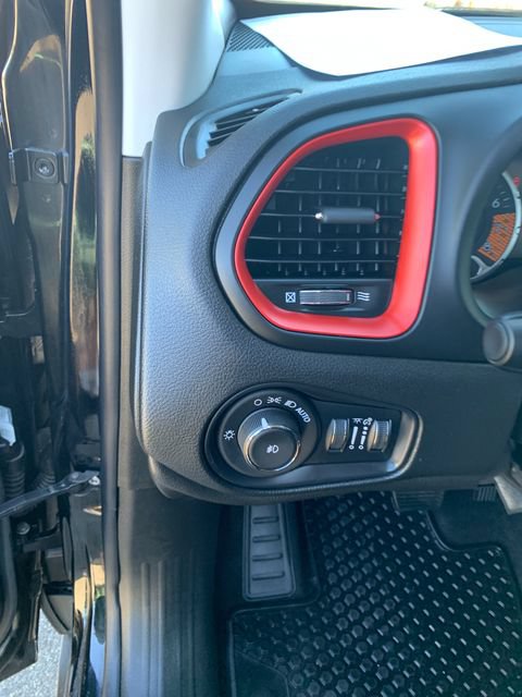Used 2019 Jeep Renegade Trailhawk AWD/4WD image 23