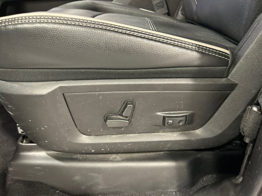 New 2025 RAM 2500 Laramie AWD/4WD image 16