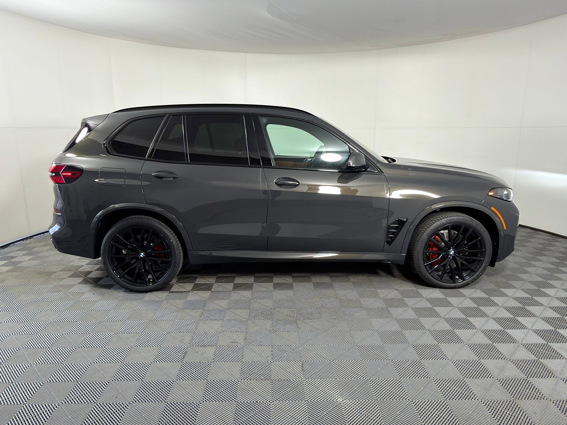 New 2026 BMW X5 sDrive40i image 8