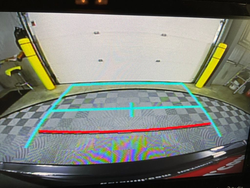 Used 2021 Toyota Highlander LE image 16