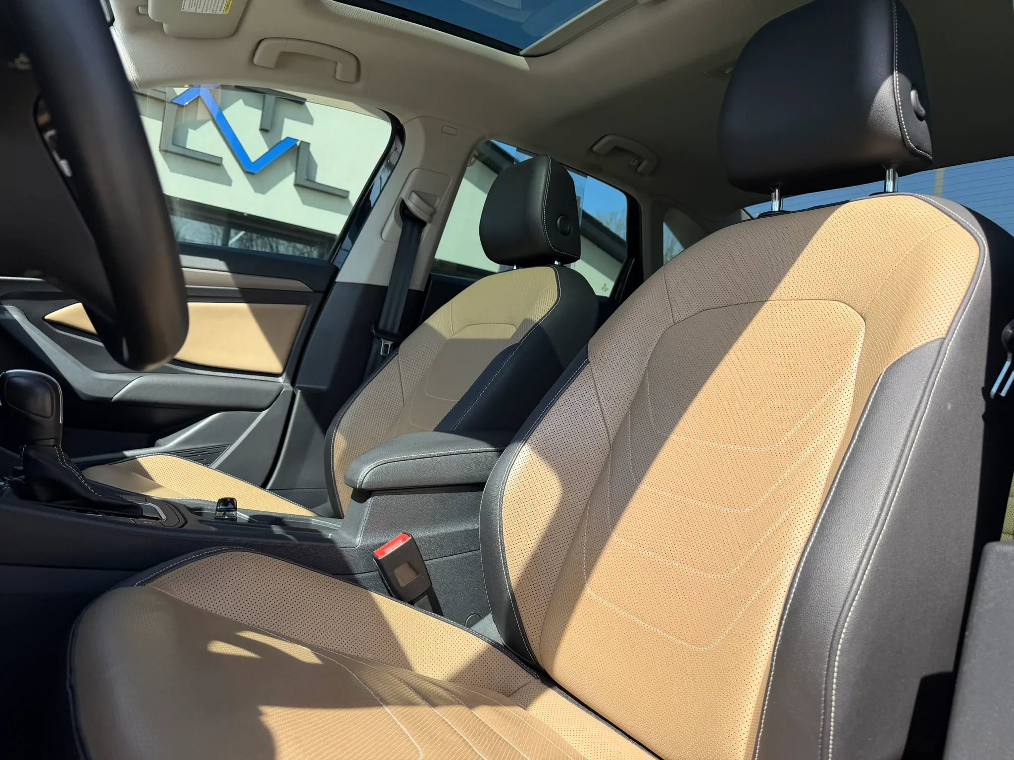 Used 2021 Volkswagen Jetta SEL Premium image 15