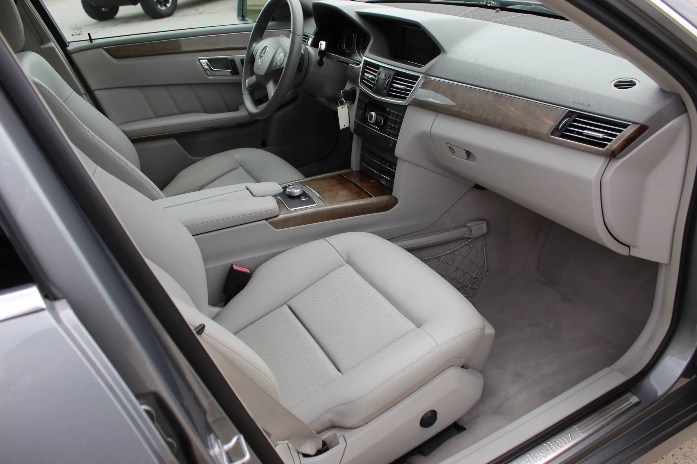 Used 2011 Mercedes-Benz E 350 4MATIC Wagon image 28