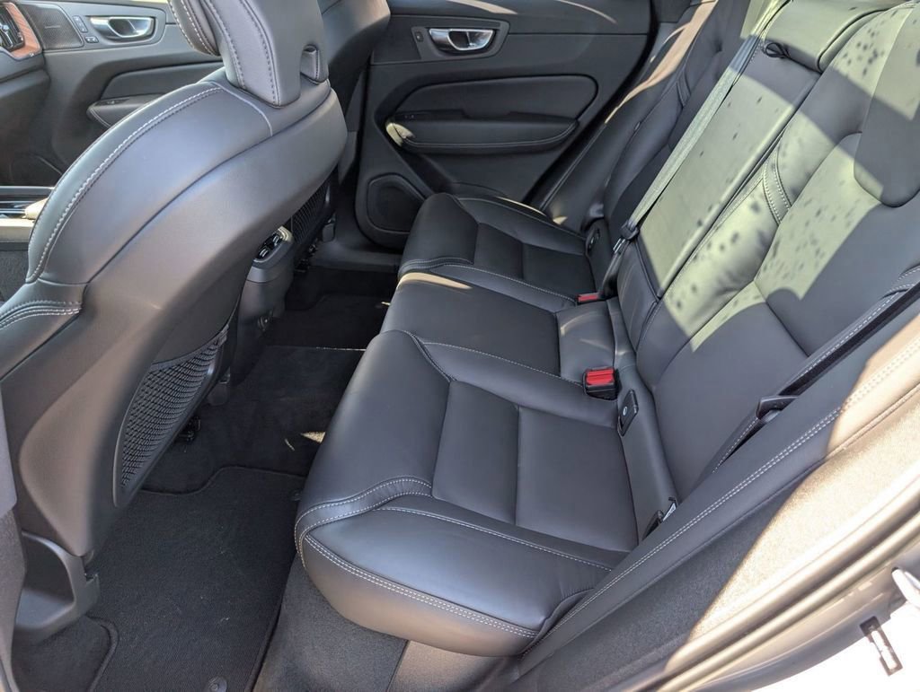Used 2023 Volvo XC60 B6 Ultimate w/ Climate Package image 7