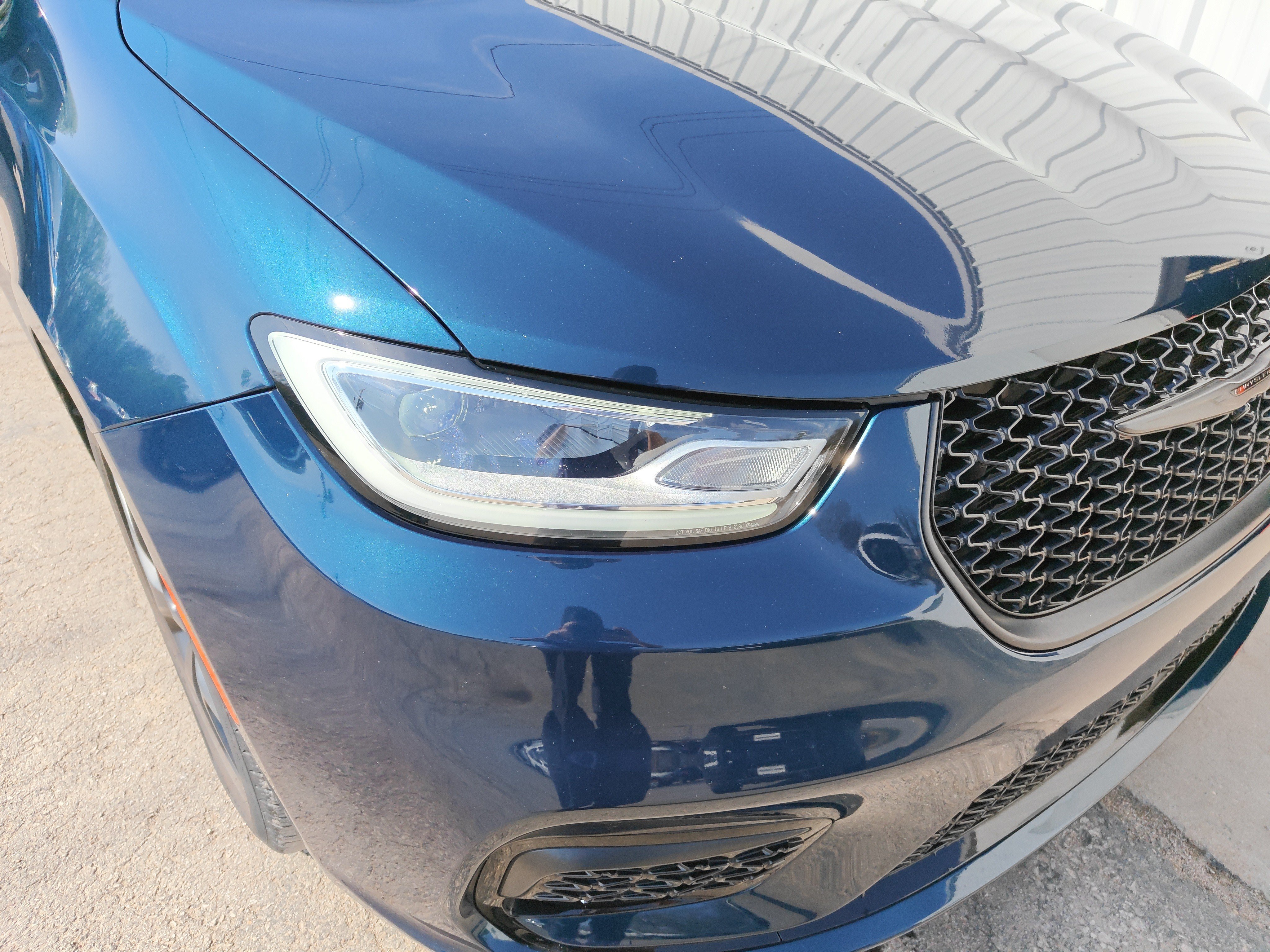 Used 2025 Chrysler Pacifica Limited FWD image 4