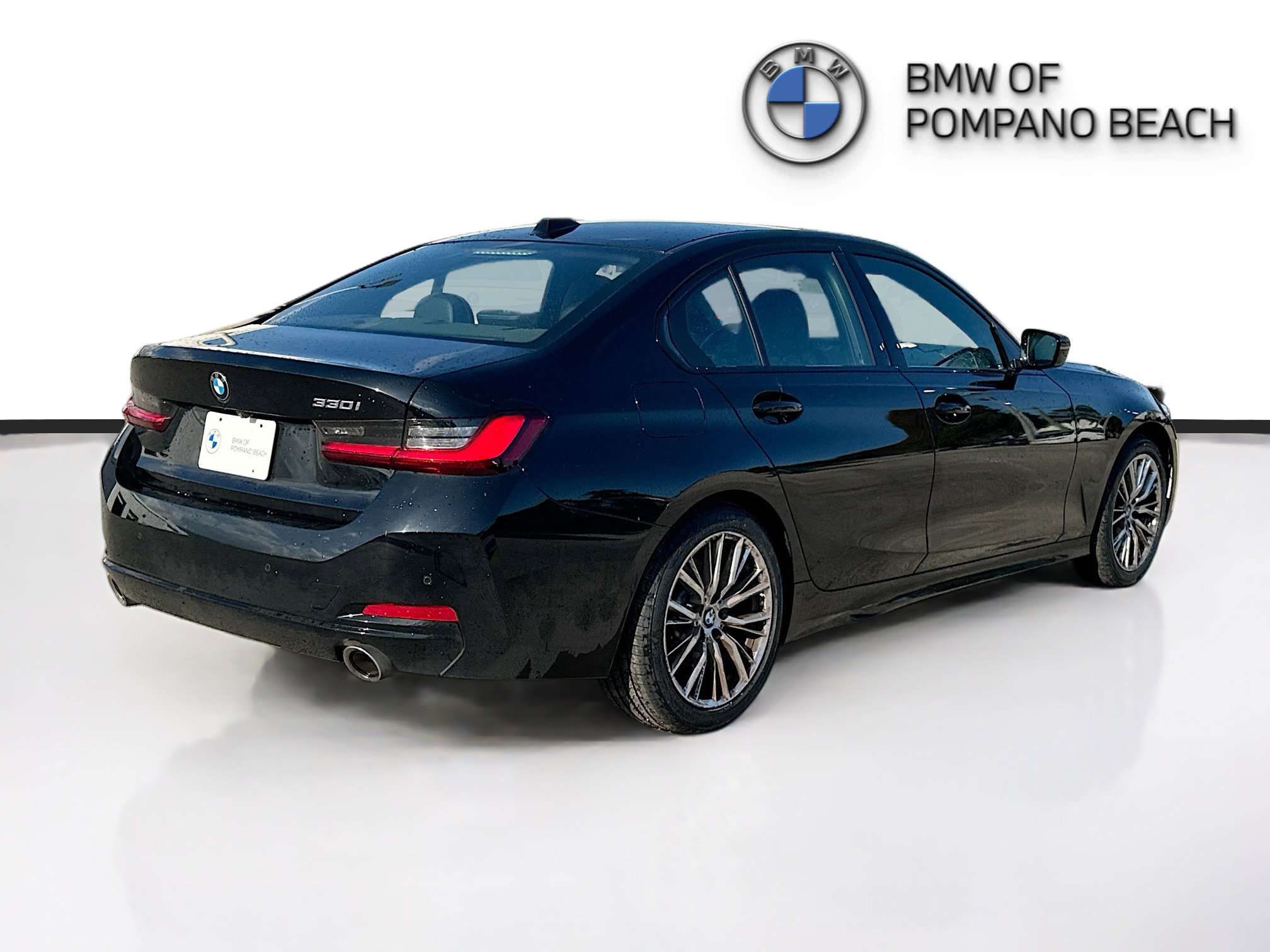 Used 2023 BMW 330i Sedan w/ Driving Assistance Package image 7