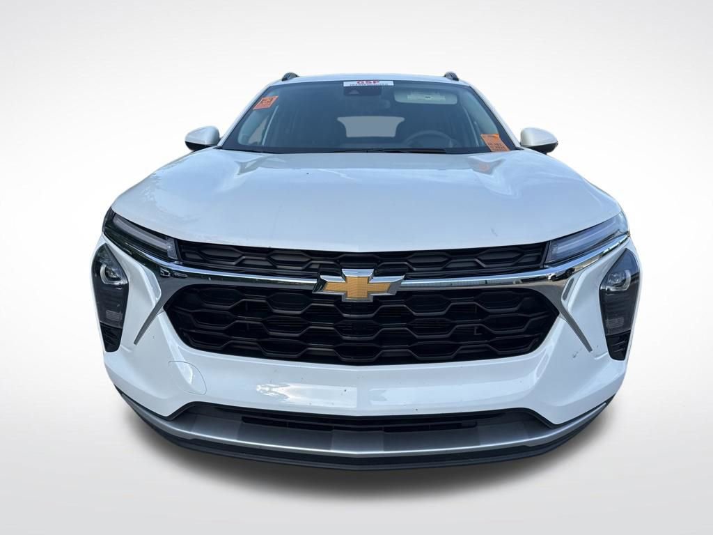 Used 2025 Chevrolet Trax LT image 11