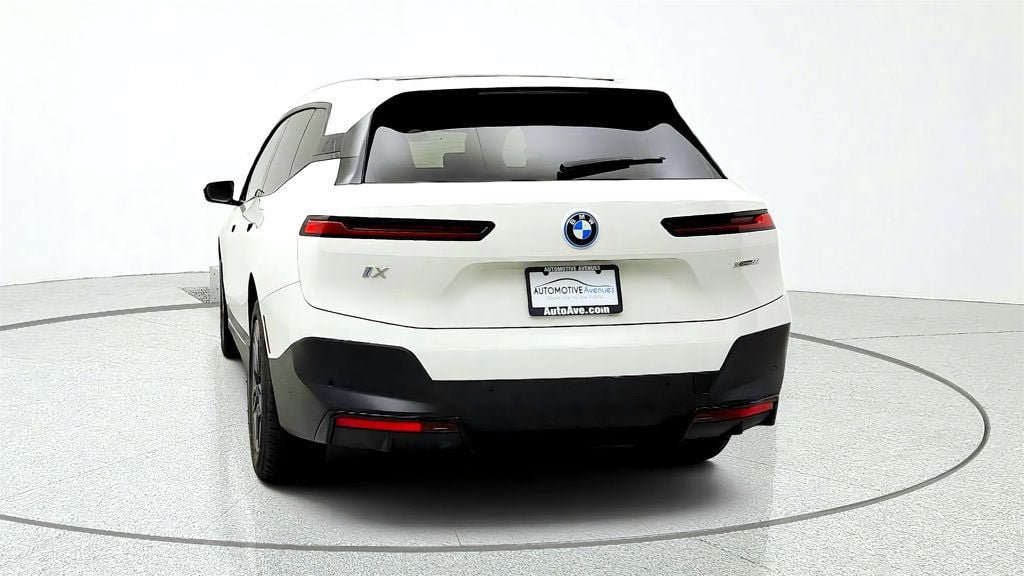 Used 2025 BMW iX xDrive50 AWD/4WD image 6
