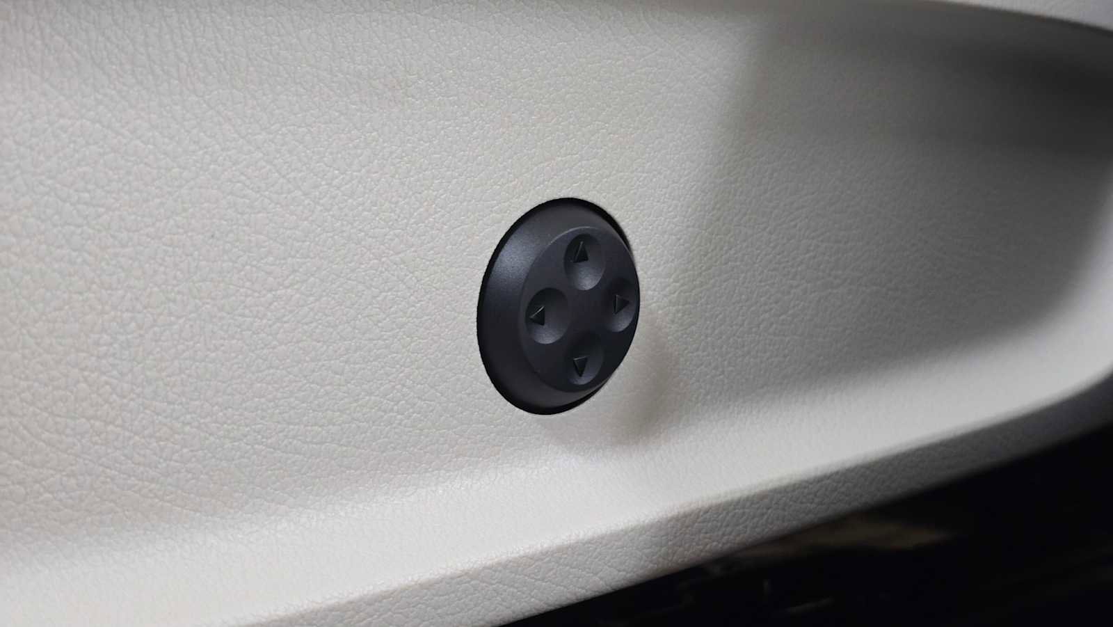 Certified 2025 Mercedes-Benz GLB 250 4MATIC image 26