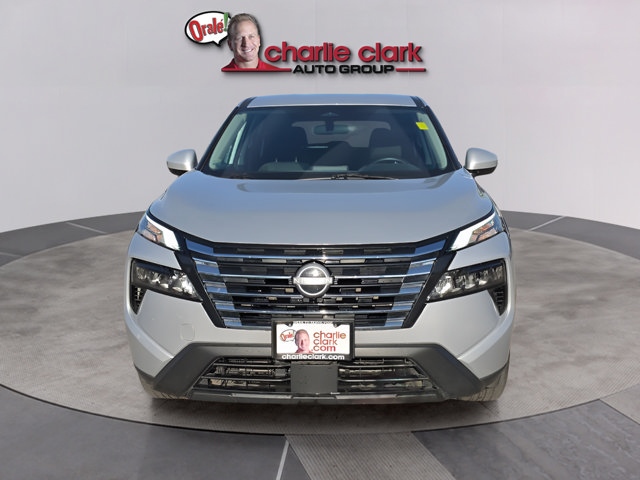Certified 2025 Nissan Rogue SV FWD image 9