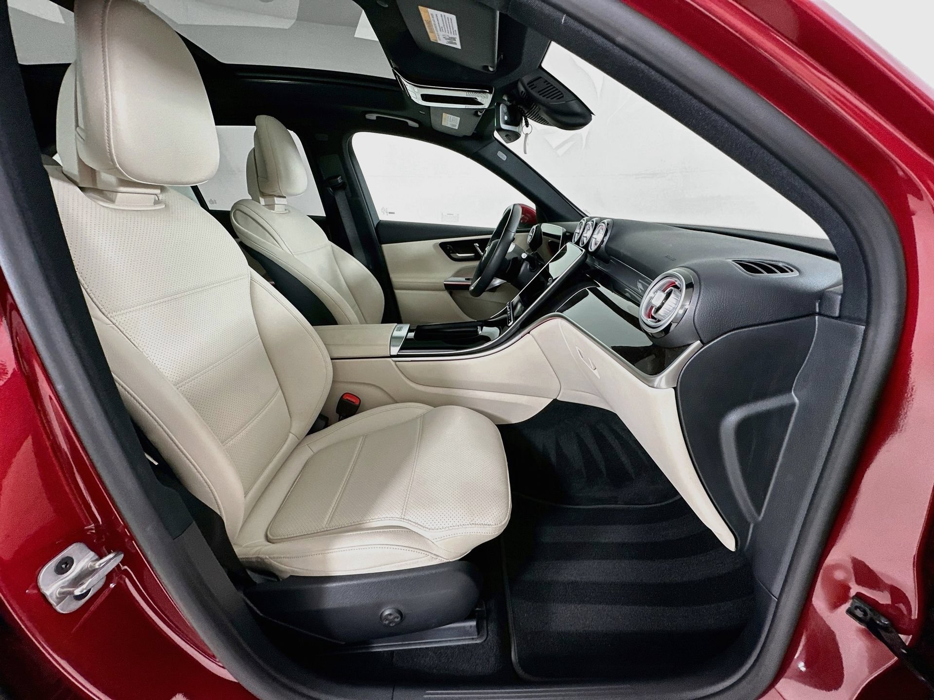 Certified 2026 Mercedes-Benz GLC 300 image 31