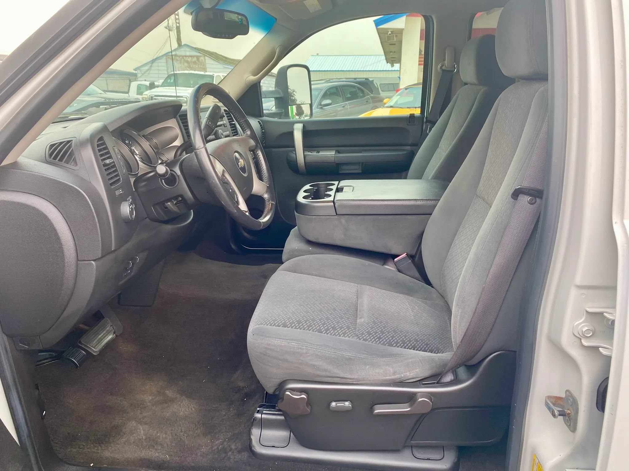 Used 2008 Chevrolet Silverado 2500 LT w/ 1LT Convenience Package AWD/4WD image 9