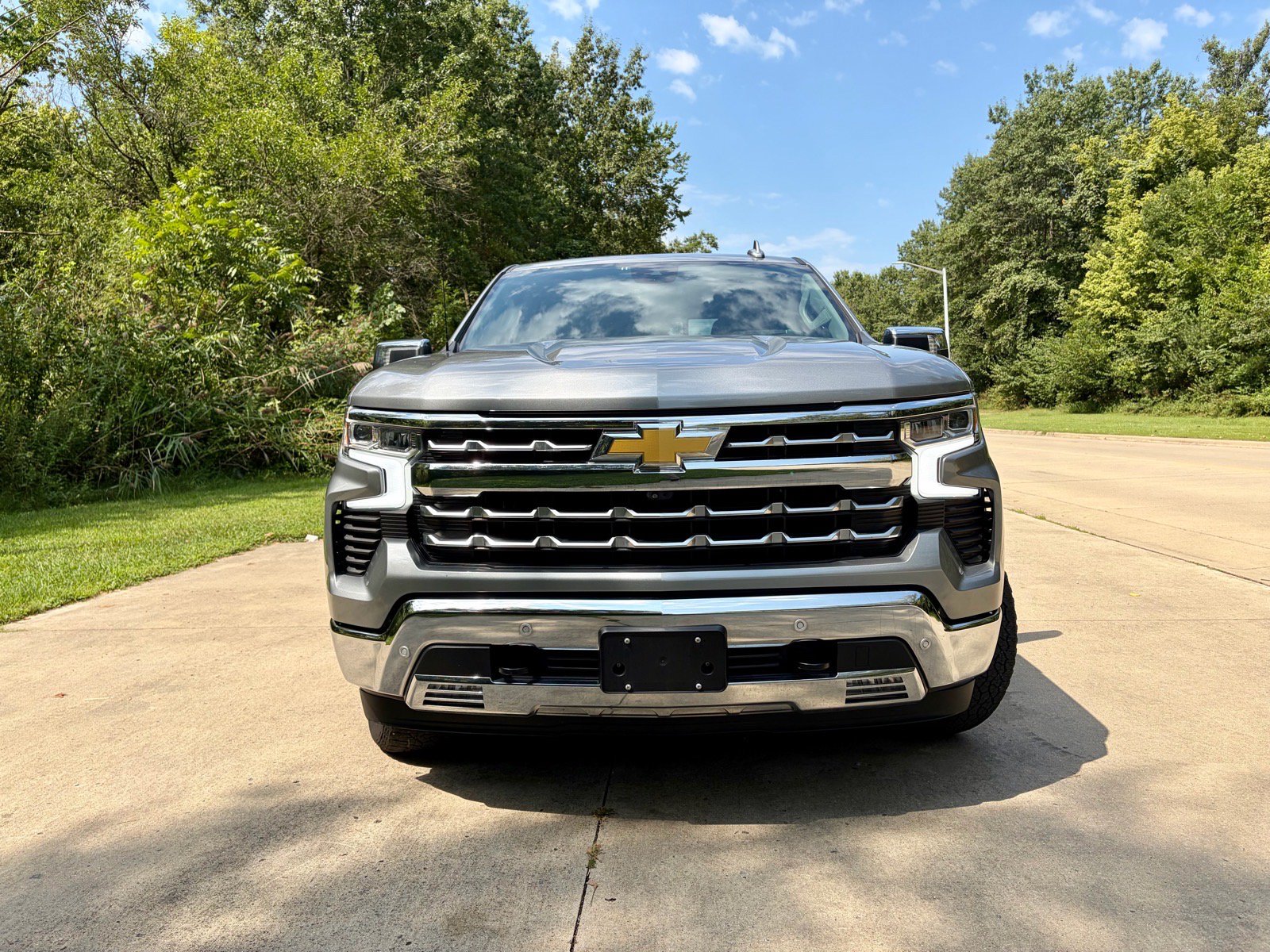 Used 2023 Chevrolet Silverado 1500 LTZ w/ LTZ Premium Package AWD/4WD image 12