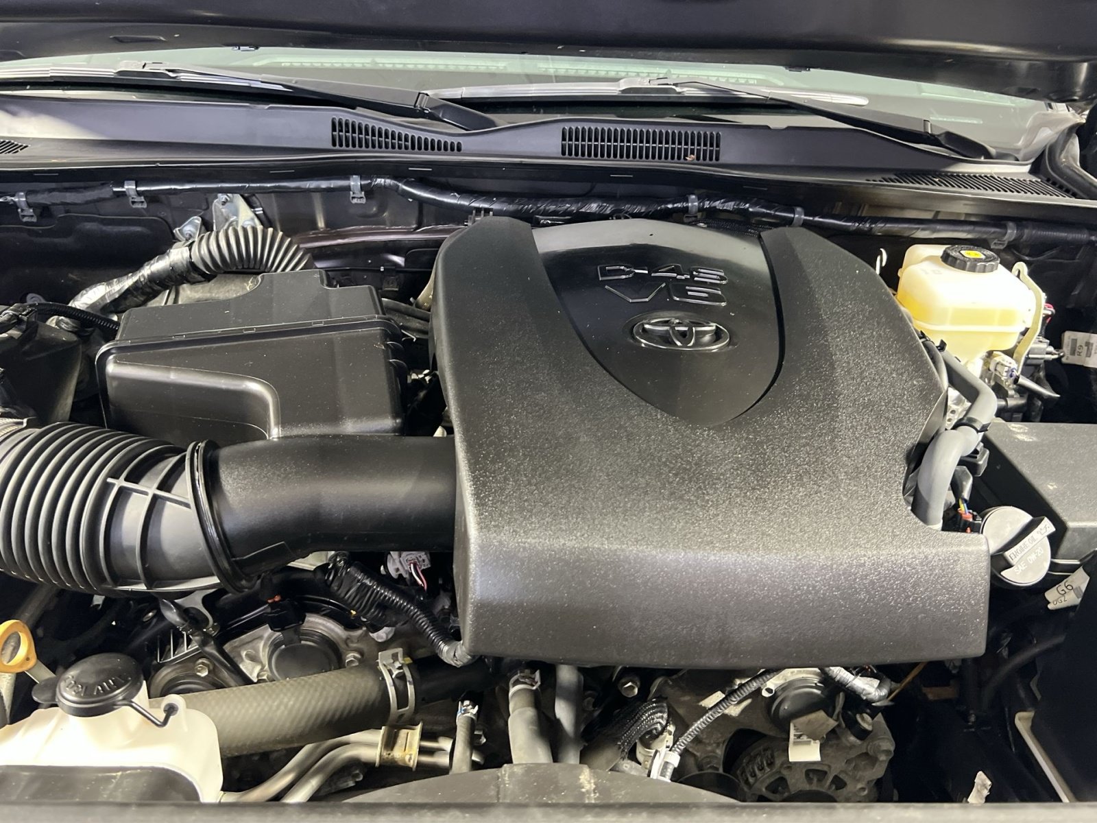 Used 2020 Toyota Tacoma TRD Off-Road AWD/4WD image 29