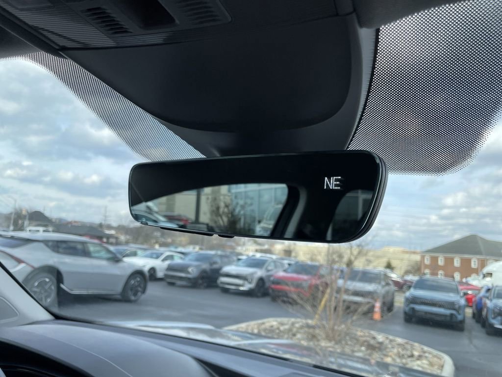 Certified 2024 Volkswagen Taos SE image 29