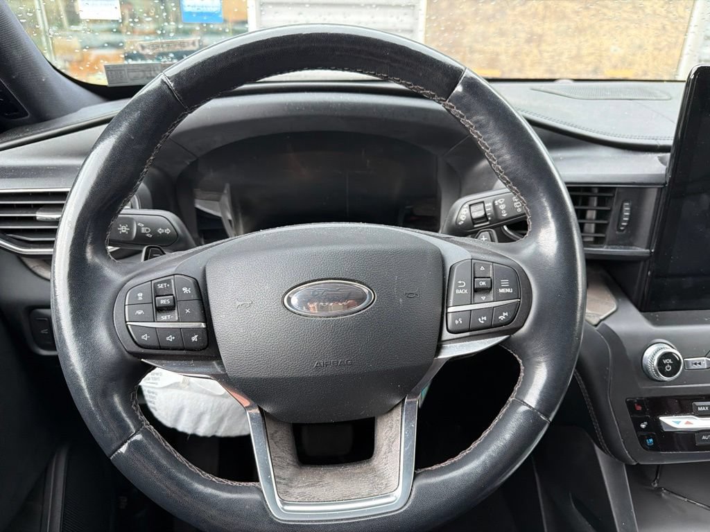 Used 2020 Ford Explorer Platinum w/ Premium Technology Package AWD/4WD image 12