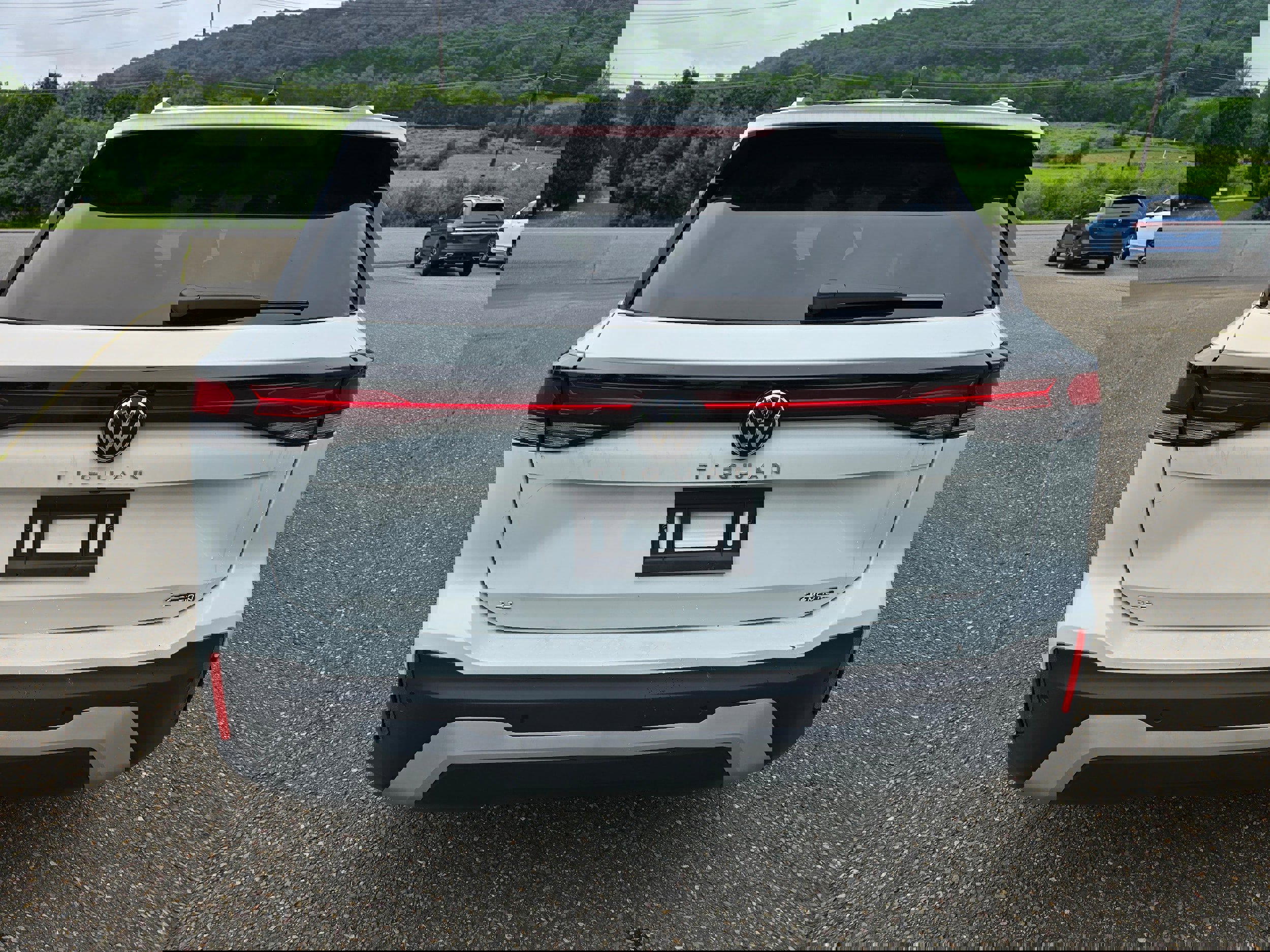New 2025 Volkswagen Tiguan SE image 6