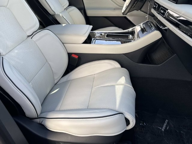 New 2027 Lincoln Aviator Black Label w/ Black Label Special Edition AWD/4WD image 9