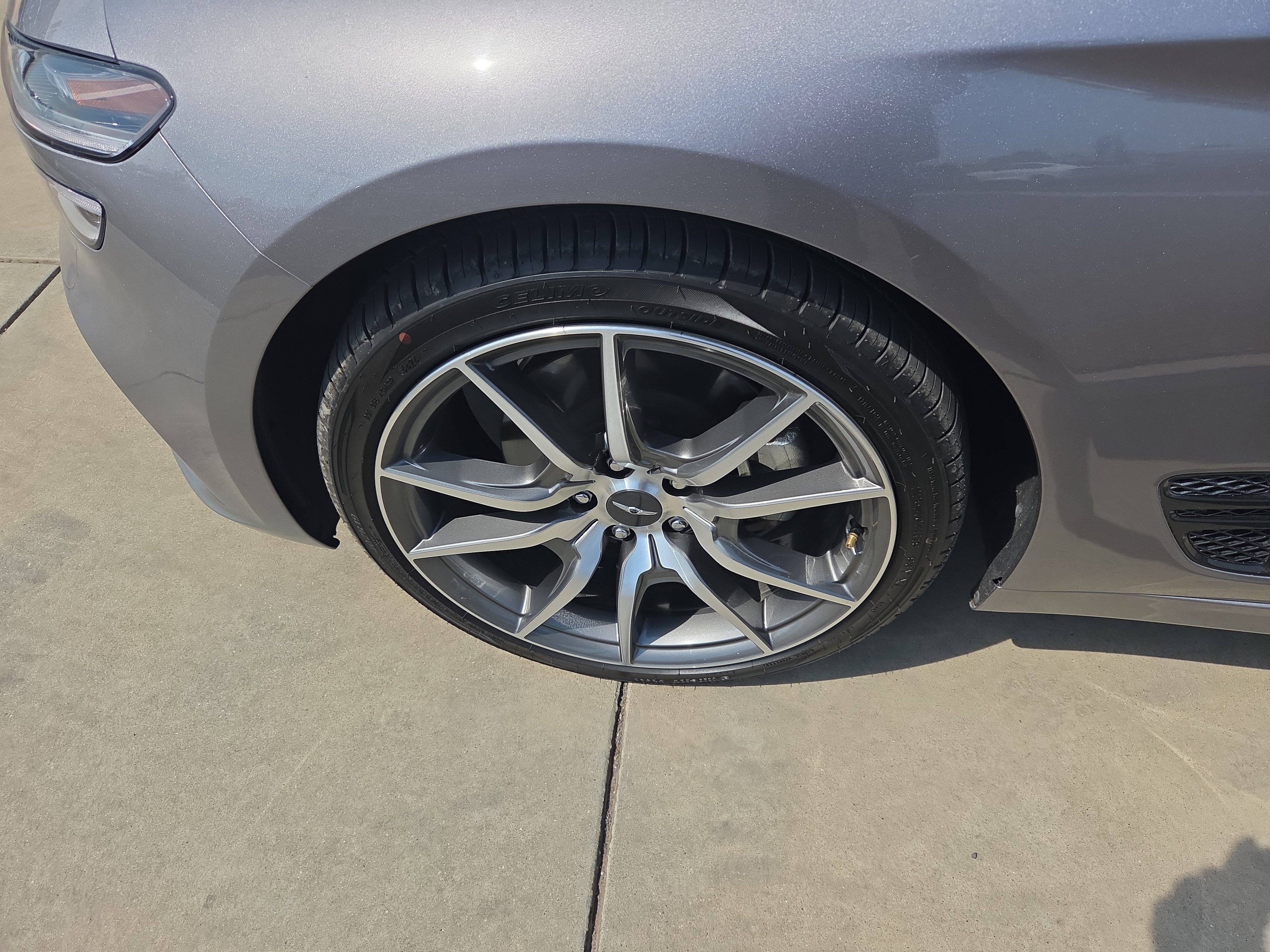 Used 2023 Genesis G70 2.0T image 9