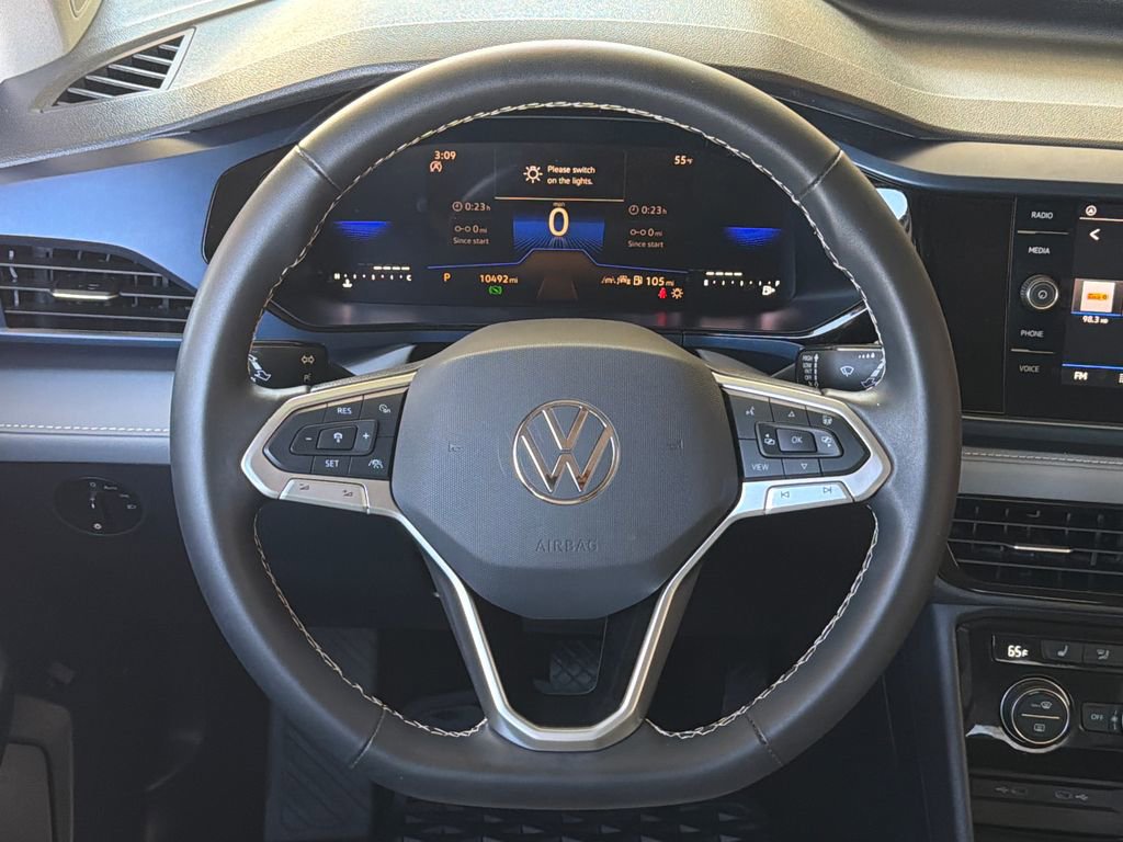 Used 2024 Volkswagen Taos SE w/ Black Wheel Package image 4