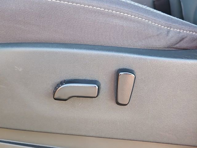 Used 2022 Nissan Frontier SV w/ Technology Package image 12