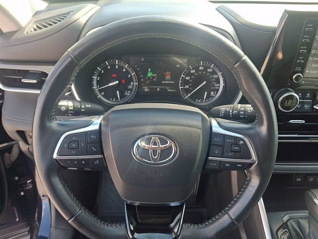 Used 2021 Toyota Highlander XLE AWD/4WD image 18