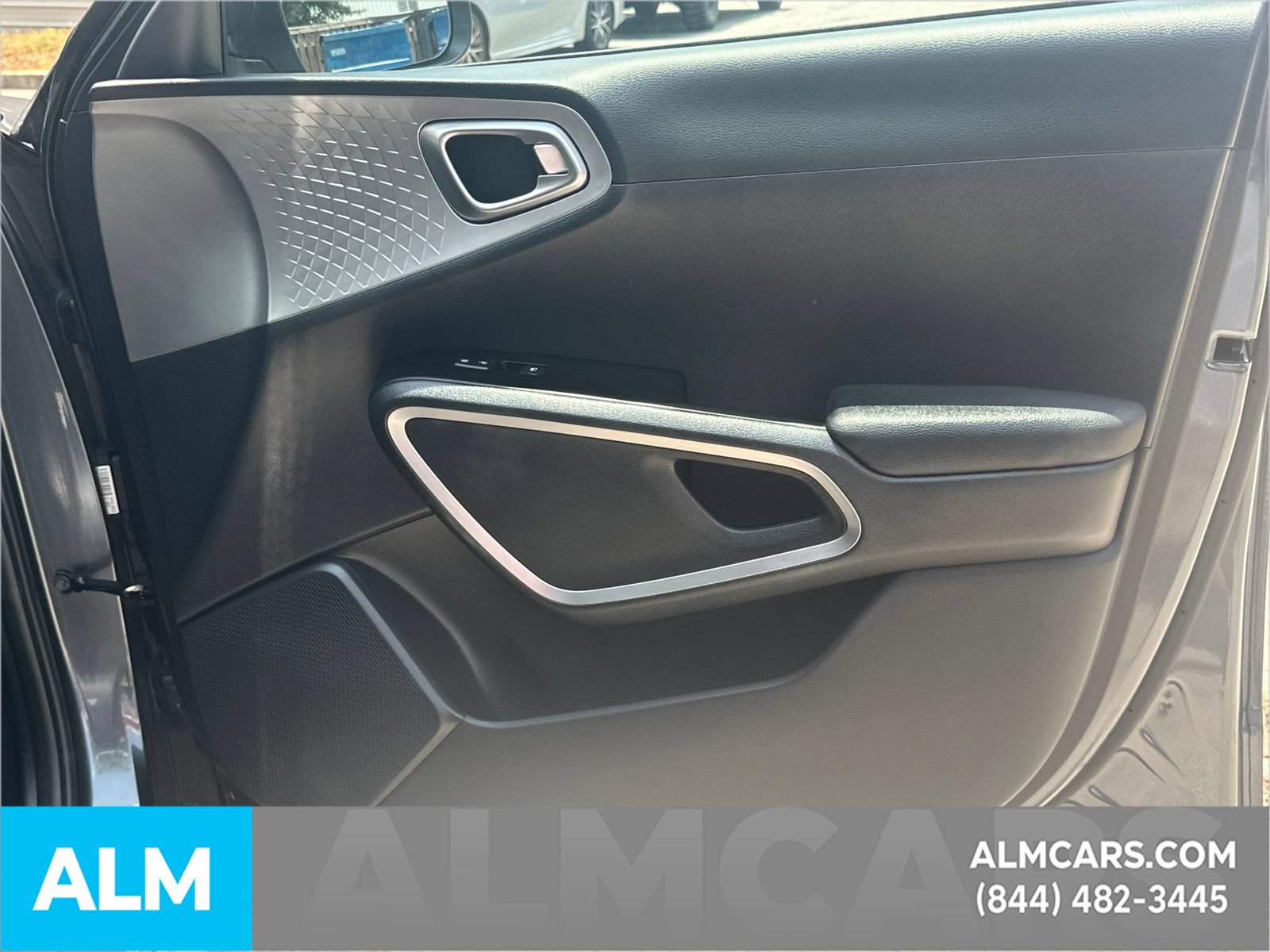 Used 2025 Kia Soul LX w/ LX Technology Package FWD image 16