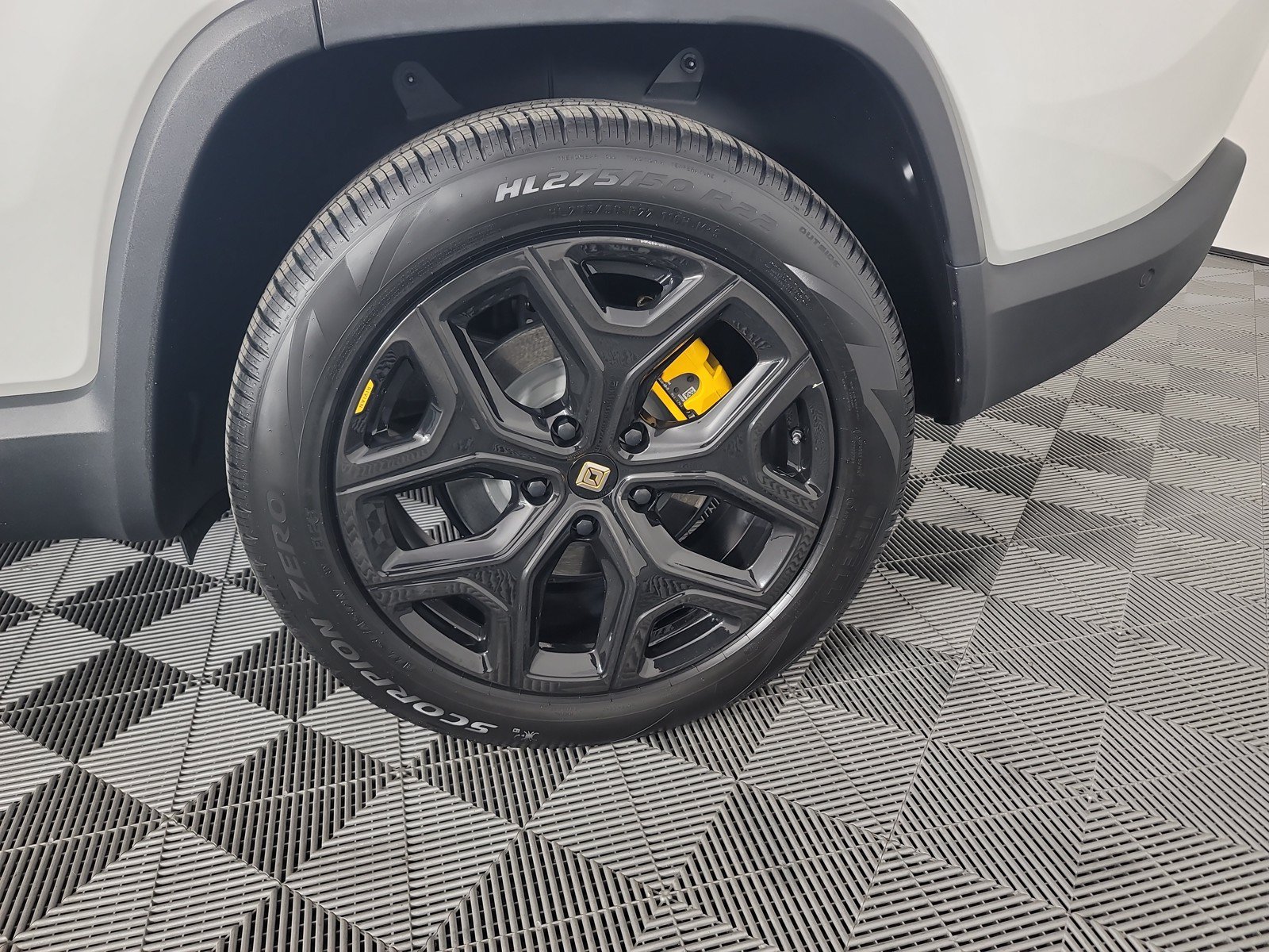 Used 2024 Rivian R1S Adventure AWD/4WD image 37