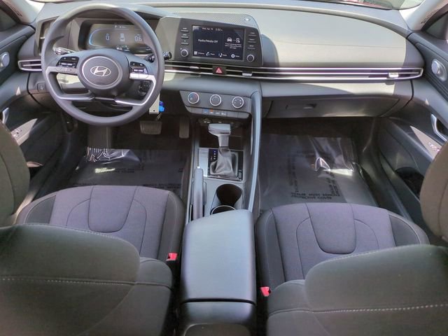 Certified 2025 Hyundai Elantra SE image 14