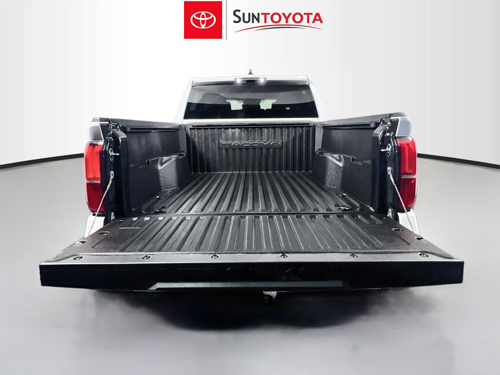 Used 2024 Toyota Tacoma TRD Sport AWD/4WD image 33