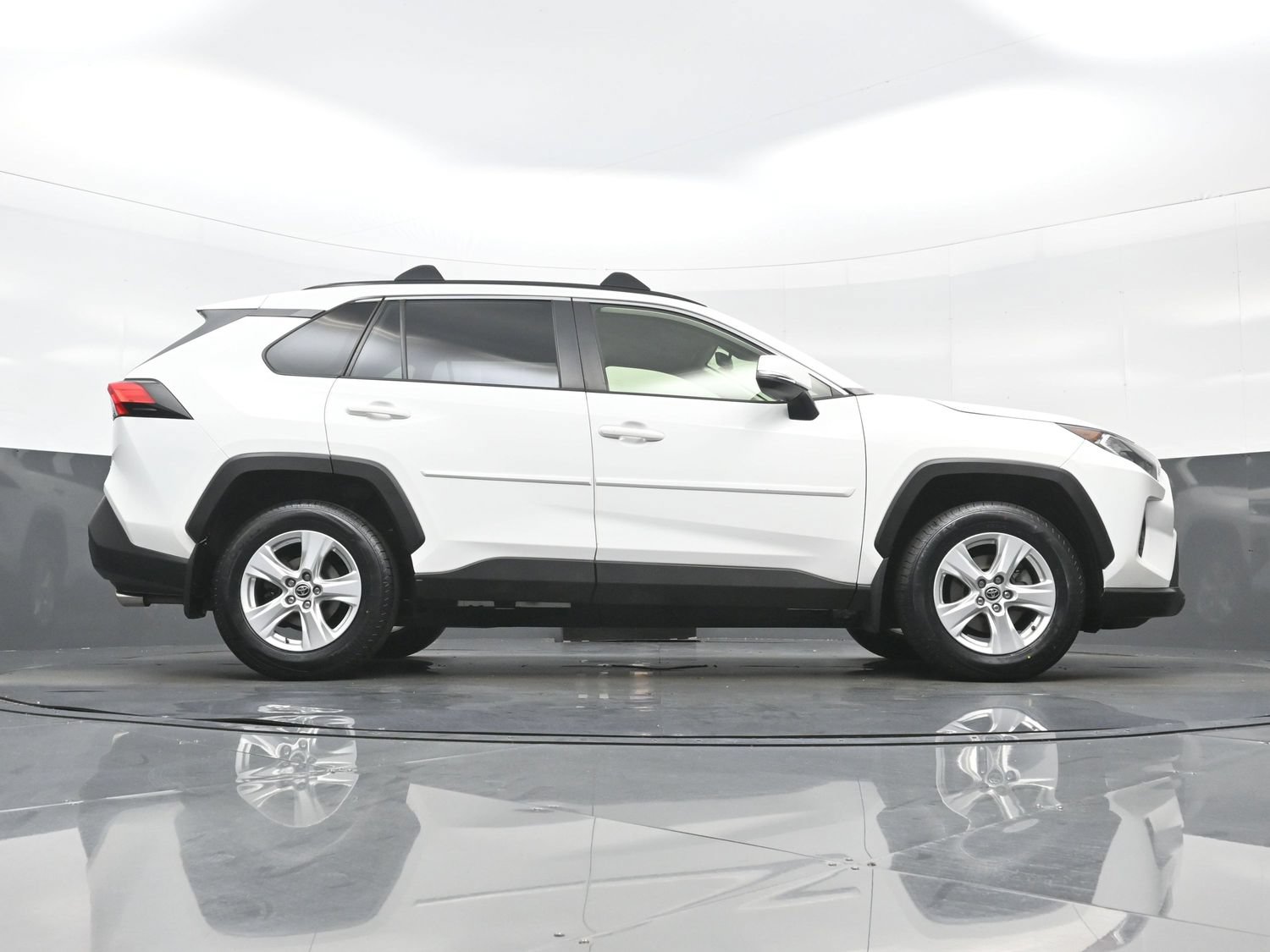 Used 2020 Toyota RAV4 XLE w/ XLE Grade Weather Package AWD/4WD image 33