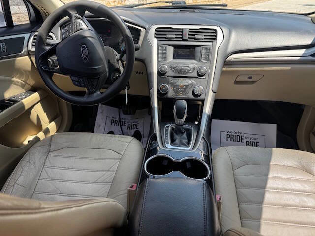 Used 2016 Ford Fusion SE image 19