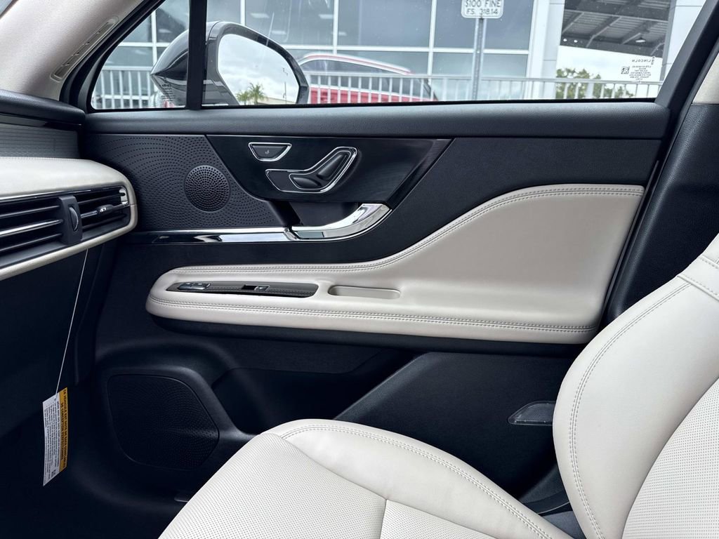 New 2026 Lincoln Corsair Premiere image 22